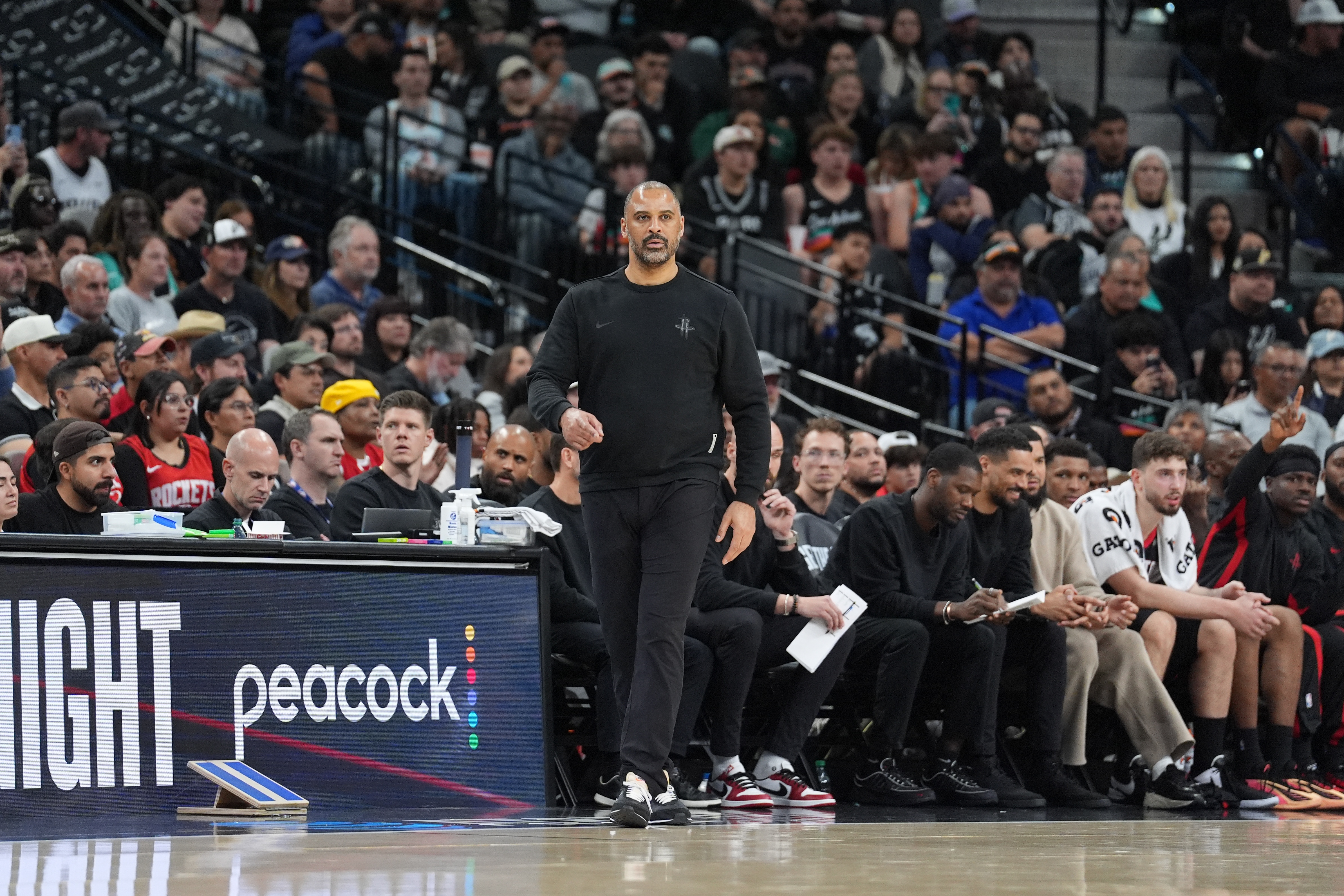 米兰体育官网-解说：火箭外线没有三分威胁牵制 空间问题又一次导致失利