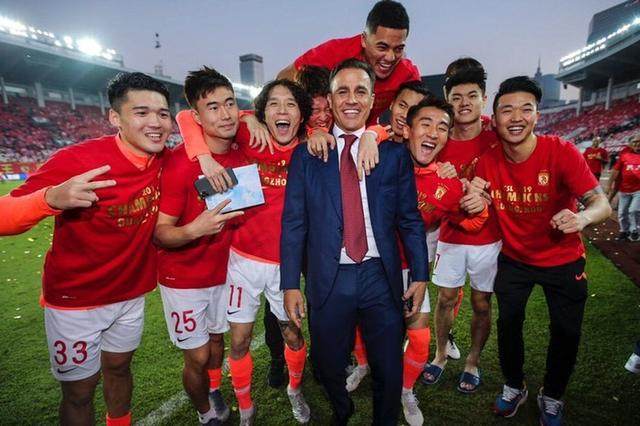 米兰体育中国官网-多队欠薪+无力经营！中超频现黑天鹅 遇最严峻考验